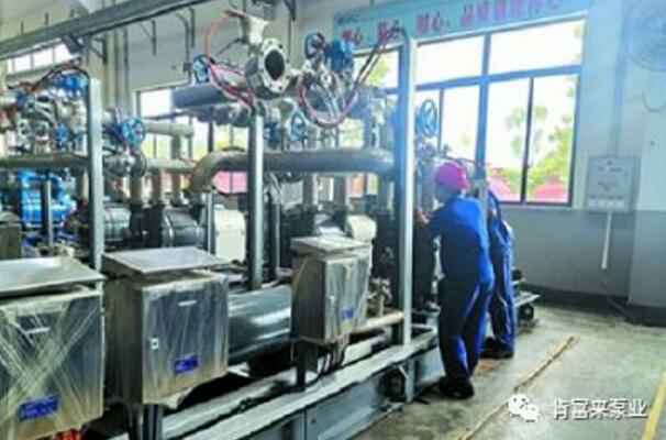 开云体育(中国)开云KaiYun SPORTS生产线员工正在组装化工成套机组